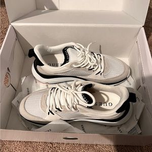 Guess Degrom Logo Sneakers - Size 6.5